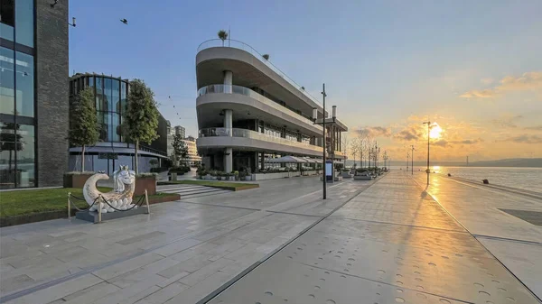Tophane, istanbul, Türkiye. 20 Haziran 2022. Galataport, İstanbul, Türkiye 'deki Karaky Mahallesi yolcu gemisi limanı. Galataport 'tan Liman ve İstanbul manzarası.