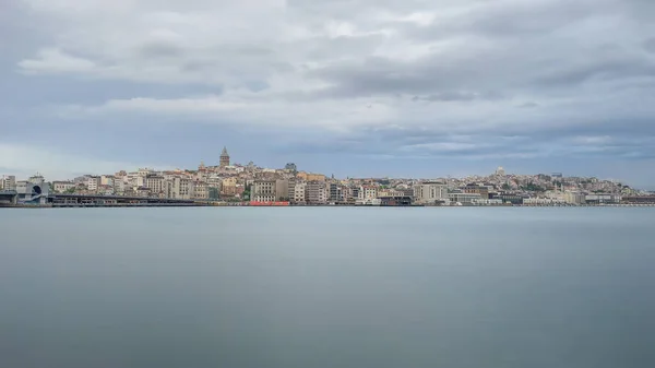 Eminonu Istanbul Turkije Juni 2022 Istanbul Karakoy Uitzicht Bij Bewolkt — Stockvector