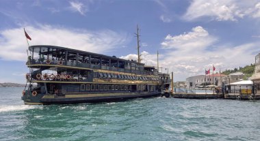 Ortakoy, İstanbul, Türkiye. 26 Haziran 2022. Haziran 'da Ortakoy Meydanı' ndan İstanbul ve Boğaz manzarası