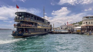 Ortakoy, İstanbul, Türkiye. 26 Haziran 2022. Haziran 'da Ortakoy Meydanı' ndan İstanbul ve Boğaz manzarası