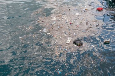 İstanbul, Türkiye. 13 Temmuz 2022 Deniz kirliliği ve İstanbul Boğazı ve Marmara Denizi 'ndeki iç atık