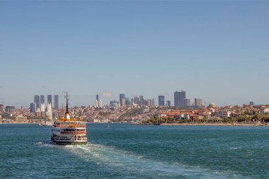 İstanbul 'da deniz taşımacılığının sembolü olan İstanbul feribotu ile İstanbul Boğazı' nın muhteşem manzarası..