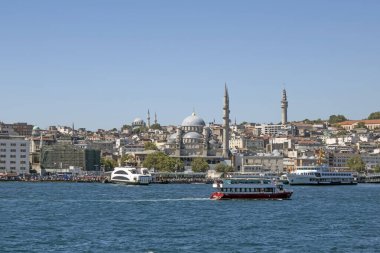 İstanbul 'da deniz taşımacılığının sembolü olan İstanbul feribotu ile İstanbul Boğazı' nın muhteşem manzarası..