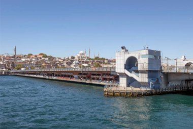 İstanbul 'da deniz taşımacılığının sembolü olan İstanbul feribotu ile İstanbul Boğazı' nın muhteşem manzarası..