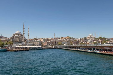İstanbul 'da deniz taşımacılığının sembolü olan İstanbul feribotu ile İstanbul Boğazı' nın muhteşem manzarası..