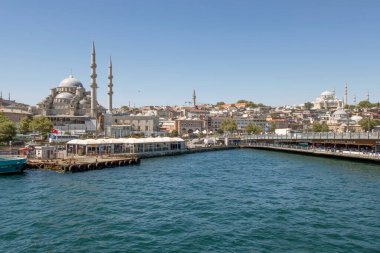 İstanbul 'da deniz taşımacılığının sembolü olan İstanbul feribotu ile İstanbul Boğazı' nın muhteşem manzarası..