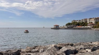 Moda, istanbul, Türkiye. 29,2022. Moda Rıhtımı 'ndan genel görüş. 100 yıl önce mimar Vedat Tek tarafından inşa edilen tarihi Moda İskelesi Kadiköy sembollerinden biri..