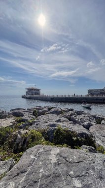 Moda, istanbul, Türkiye. 29,2022. Moda Rıhtımı 'ndan genel görüş. 100 yıl önce mimar Vedat Tek tarafından inşa edilen tarihi Moda İskelesi Kadiköy sembollerinden biri..