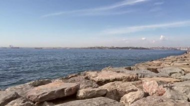 İstanbul, Türkiye. 29 bin 2022. Boğaz ve İstanbul 'un Asya yakası Kadıköy' den Avrupa 'ya bakış.