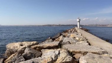 İstanbul, Türkiye. 29 bin 2022. Boğaz ve İstanbul 'un Asya yakası Kadıköy' den Avrupa 'ya bakış.