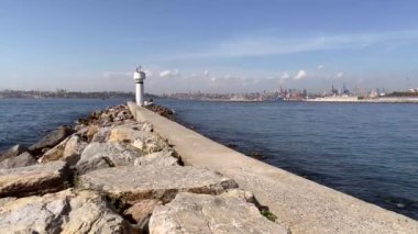 İstanbul, Türkiye. 29 bin 2022. Boğaz ve İstanbul 'un Asya yakası Kadıköy' den Avrupa 'ya bakış.