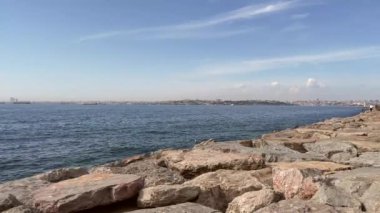 İstanbul, Türkiye. 29 bin 2022. Boğaz ve İstanbul 'un Asya yakası Kadıköy' den Avrupa 'ya bakış.