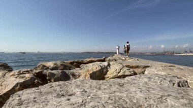 İstanbul, Türkiye. 29 bin 2022. Boğaz ve İstanbul 'un Asya yakası Kadıköy' den Avrupa 'ya bakış.