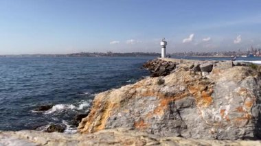 İstanbul, Türkiye. 29 bin 2022. Boğaz ve İstanbul 'un Asya yakası Kadıköy' den Avrupa 'ya bakış.