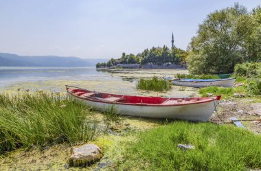 golyazi,bursa,türkiye-12 Ağustos 2019. Bursa'da Uluabat gölü kıyısındaki Gölyazı köyü. Gölyazı'dan Manzara