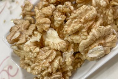 Kabuksuz ceviz yemeye hazır olun.