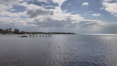 Moda, istanbul, Türkiye. 18 Ekim 2022 Sonbahar sezonu Marmara deniz manzarası İstanbul Kadıköy 'deki Moda plajından