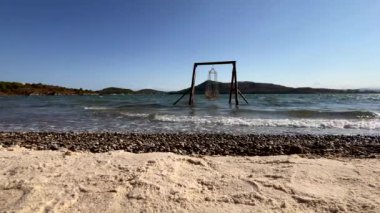 Sabah saatleri ve deniz manzarası