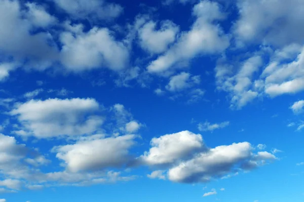 하늘의 하늘의 두꺼운 — 스톡 사진