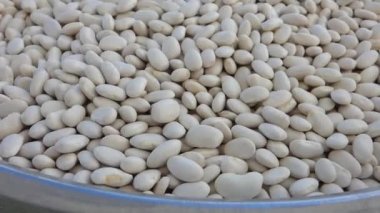 Bir kase kuru fasulye, büyük miktarda yenebilir fasulye.,