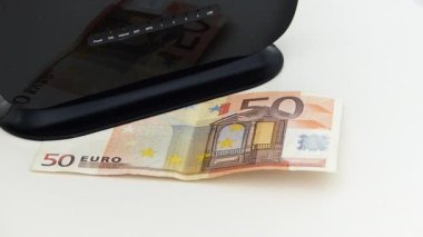 Covid-19 döneminde internet kullanım ücreti zammı, modem ve 50 avro hemen yanında duruyor,