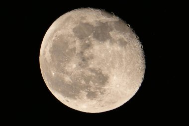 Gece ve dolunay, parlak dolunay, kapalı dolunay.