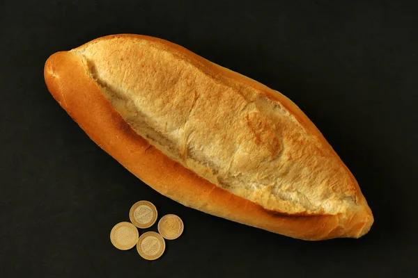 2022 Weltwirtschaftskrise Anstieg Der Brotpreise Brot Und Münzen Anstieg Der — Stockfoto