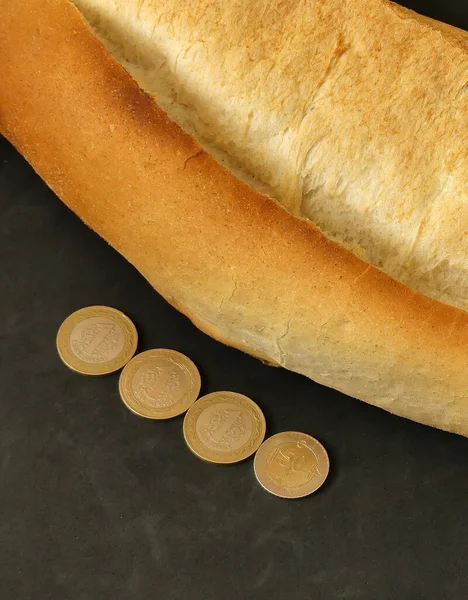 2022 Weltwirtschaftskrise Anstieg Der Brotpreise Brot Und Münzen Anstieg Der — Stockfoto