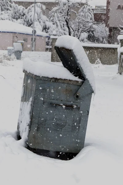 Snowy Street Trash Cans Winter — Stock Photo, Image