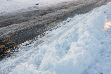 Kar Yolu Buzu Tutuldu ve Via Araçlar Geldi, Trafik Soruları, Kış ve Ulaşım Sorunları Kışın,
