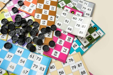 Kış aylarının eğlencesi ve yeni yılın tombala oyunları, yakın çekim tombala oyunu,