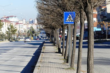 Okul geçidi tabelası, okul kavşağı tabelası, otoyol ve okul kavşağı.,