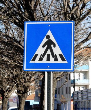 Okul geçidi tabelası, okul kavşağı tabelası, otoyol ve okul kavşağı.,