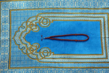 İslam 'da Ramazan ayı ve namaz halısı, Ramazan ayında namaz kılmak için dua halısı ve tespih.,