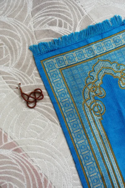 Blue Prayer Rug House Muslim His Rosary Next Prayer Rug — Stock Photo, Image