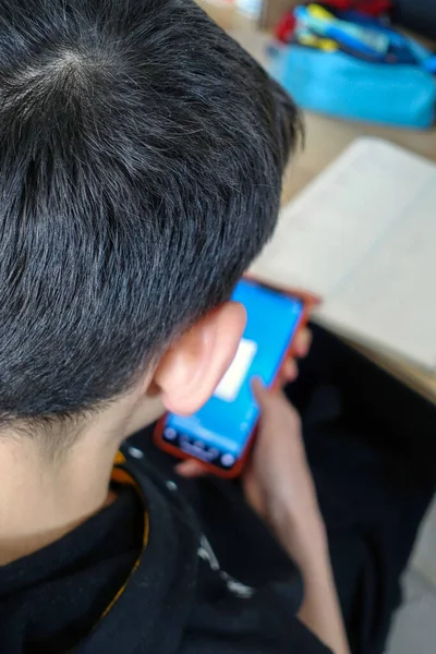 Akıllı Bir Telefonla Uğraşmak Çocuklar Için Son Derece Zararlı Bir — Stok fotoğraf