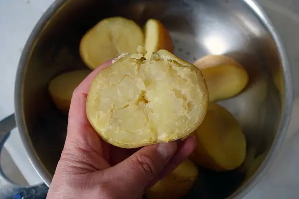 Kokt Hel Potatis Skål Kokt Potatis Vatten Kokt Potatis — Stockfoto