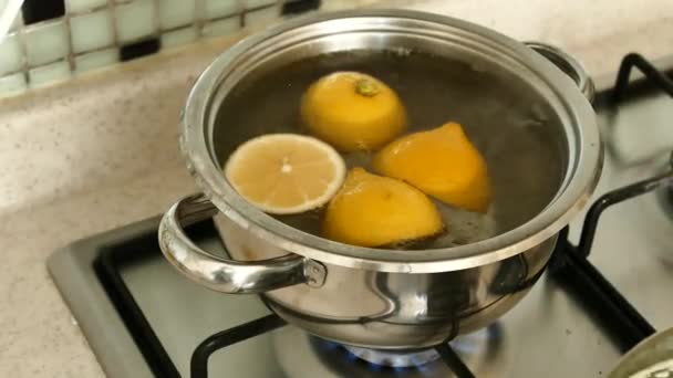 Faire Bouillir Des Citrons Dans Une Casserole Pour Rhume — Video