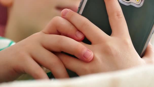 Att Hantera Smartphone Extremt Skadlig Vana För Barn — Stockvideo