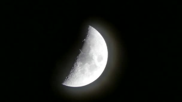 Nachtelijke Hemel Maan Verschijnen Mist Halve Maan Donkere Hemel Halve — Stockvideo