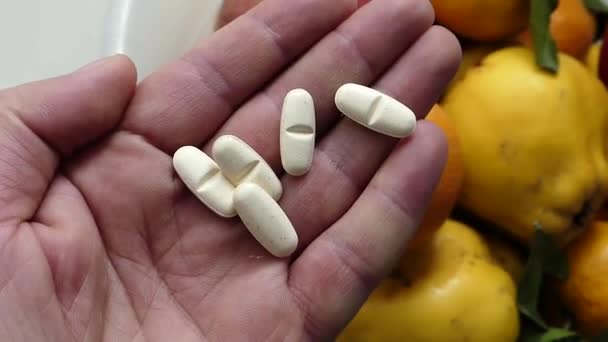 Yapay Vitamin Hapları Yerine Doğal Meyve Portakalları Tercih Ediyorlar — Stok video