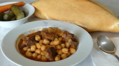 Bir tabak etli nohut, Türk usulü et nohutu yakın plan.,