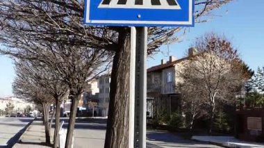 Okul geçidi tabelası, okul kavşağı tabelası, otoyol ve okul kavşağı.,