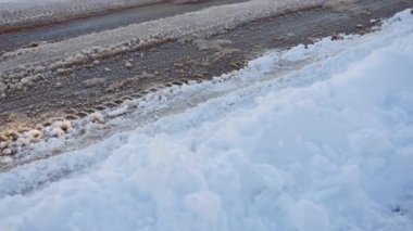 Kar Yolu Buzu Tutuldu ve Via Araçlar Geldi, Trafik Soruları, Kış ve Ulaşım Sorunları Kışın,