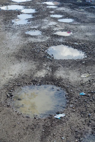 engebeli yollar, çamurlu deforme yollar, yağmurla yıkılmış yollar,