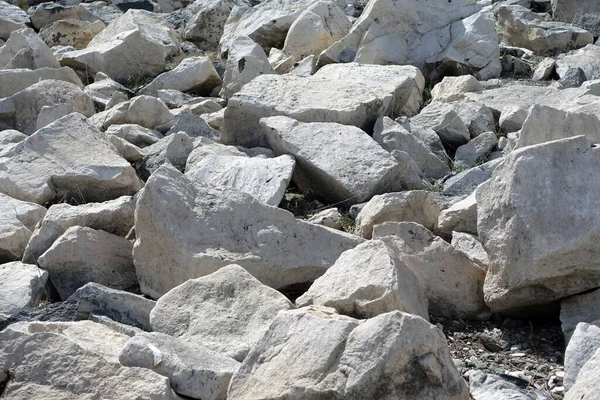 Grandes Piezas Rocas Colocadas Frente Estanques — Foto de Stock