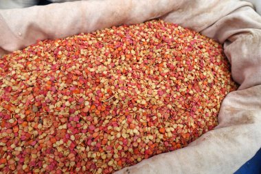 Türkiye 'de bez torbalarda, atadan kalma tohumlarda, organik biber tohumlarında açık biber tohumları satılıyor,