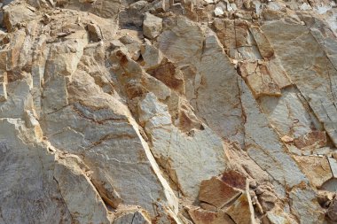 Dünyadaki farklı kaya oluşumları, kaya çeşitleri, sarı kayalar.,