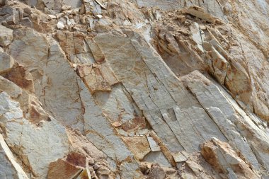 Dünyadaki farklı kaya oluşumları, kaya çeşitleri, sarı kayalar.,