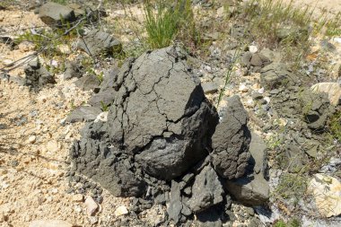aşınmış ve ufalanan kayalar, kaya parçacıkları, kaya türleri,